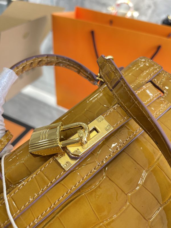 HERMES MINI KELLY CROCODILE GOLD-TONED HARDWARE GOLDEN BROWN 22CM