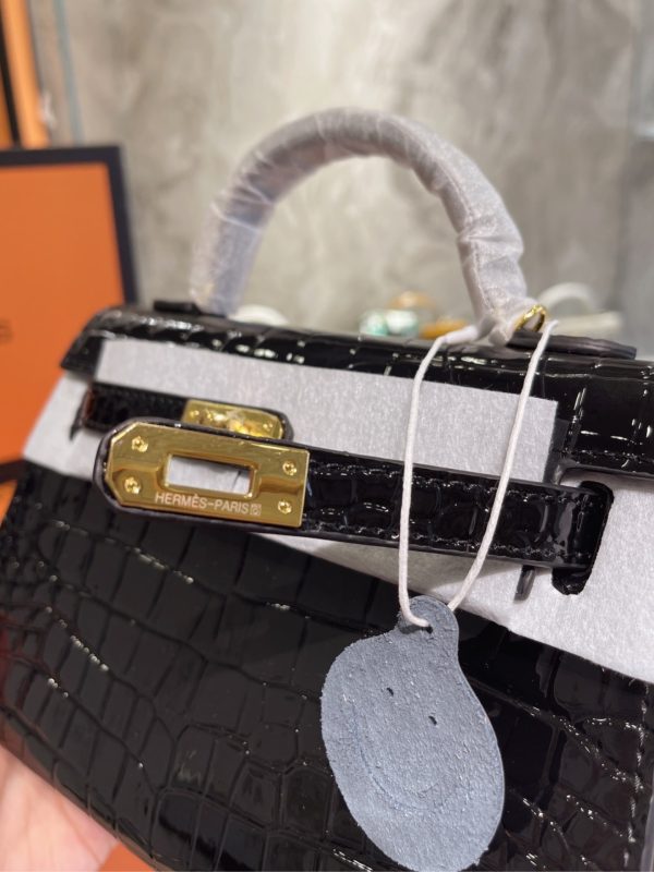 HERMÈS KELLY ALLIGATOR GOLD BUCKLE BLACK 22CM