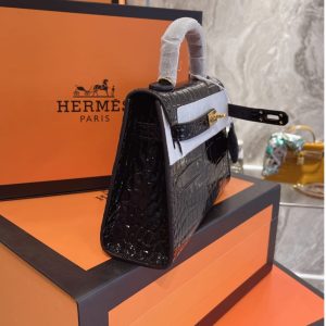 HERMÈS KELLY ALLIGATOR GOLD BUCKLE BLACK 22CM