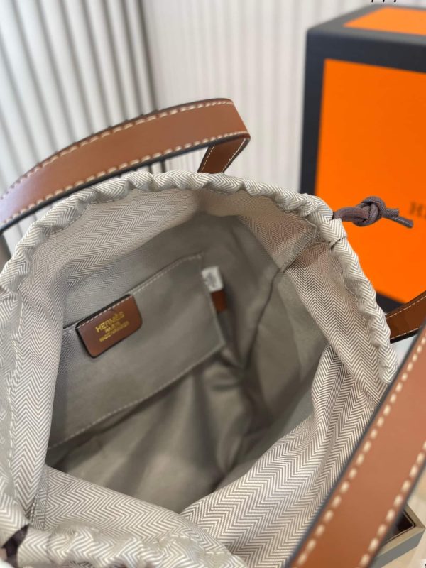 HERMÈS ROTTAN CANVAS WITH LEATHER BUCKET BAG 24CM