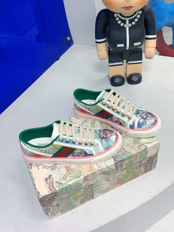 Gucci 1977 canvas shoes for couples