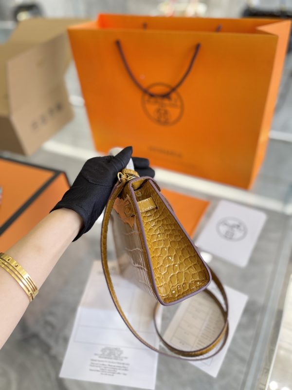 HERMES MINI KELLY CROCODILE GOLD-TONED HARDWARE GOLDEN BROWN 22CM