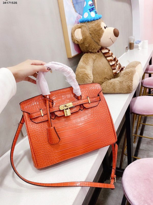 HERMES A SHINY ORANGE POROSUS CROCODILE BIRKIN 30 GOLD HARDWARE ORANGE 30CM