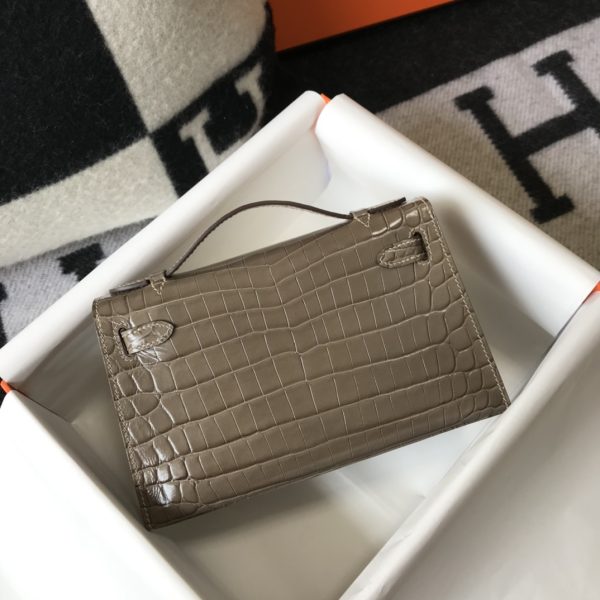 HERMES MINI KELLY POCHETTE CROCODILE GOLD TONED HARDWARE GREY 22CM