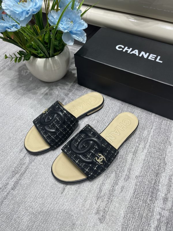 Chanel slipper