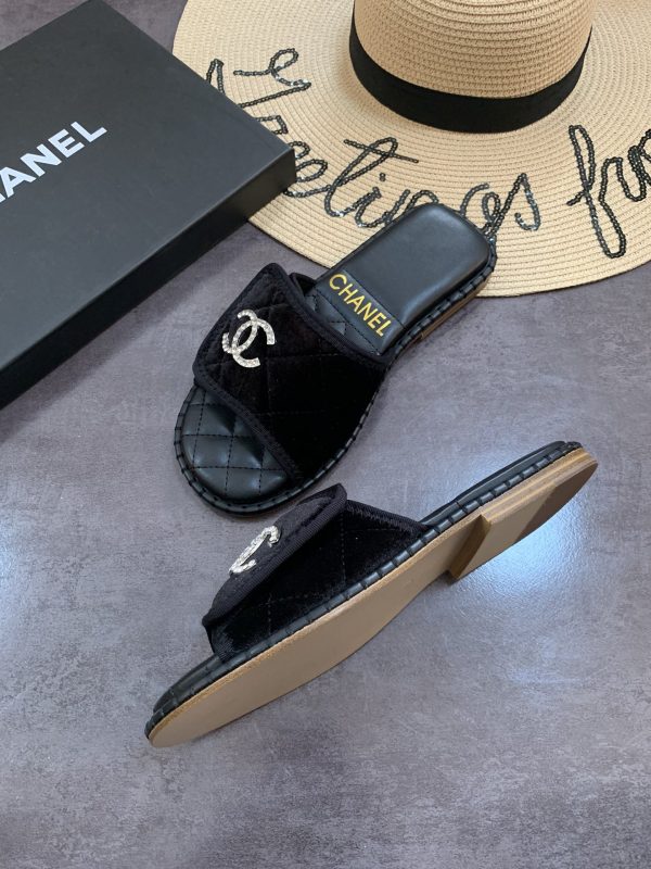 Chanel slipper