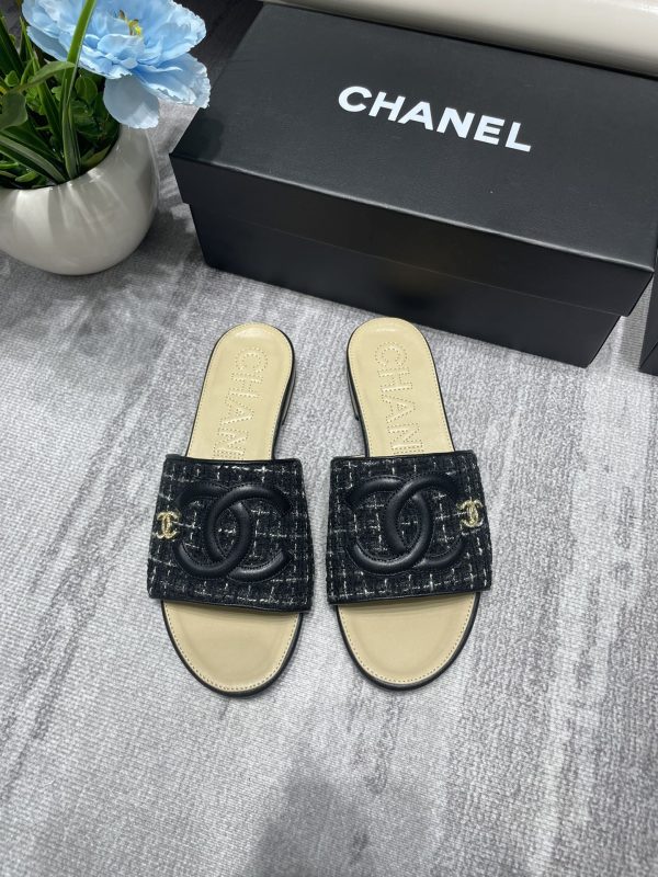 Chanel slipper