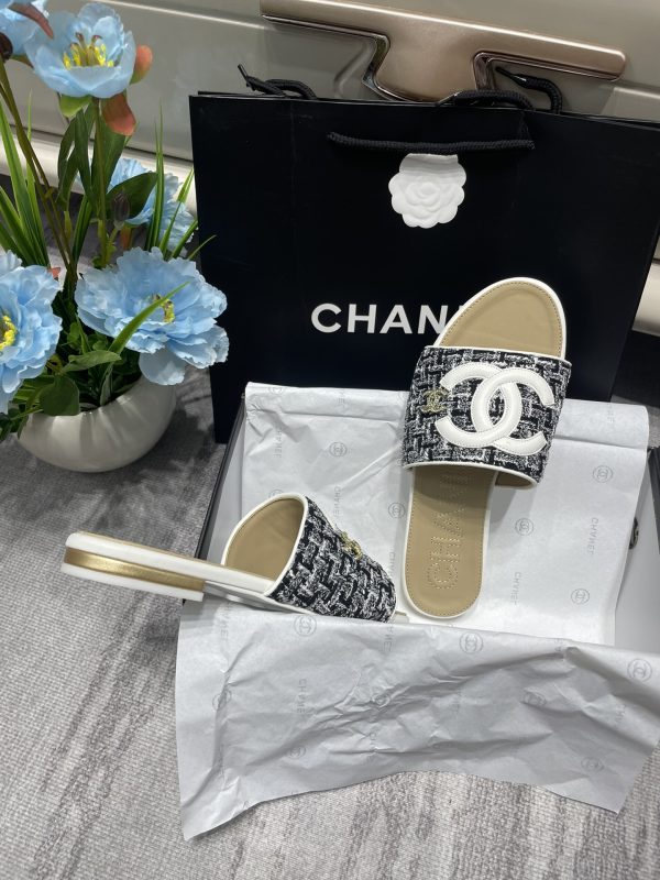 Chanel slipper