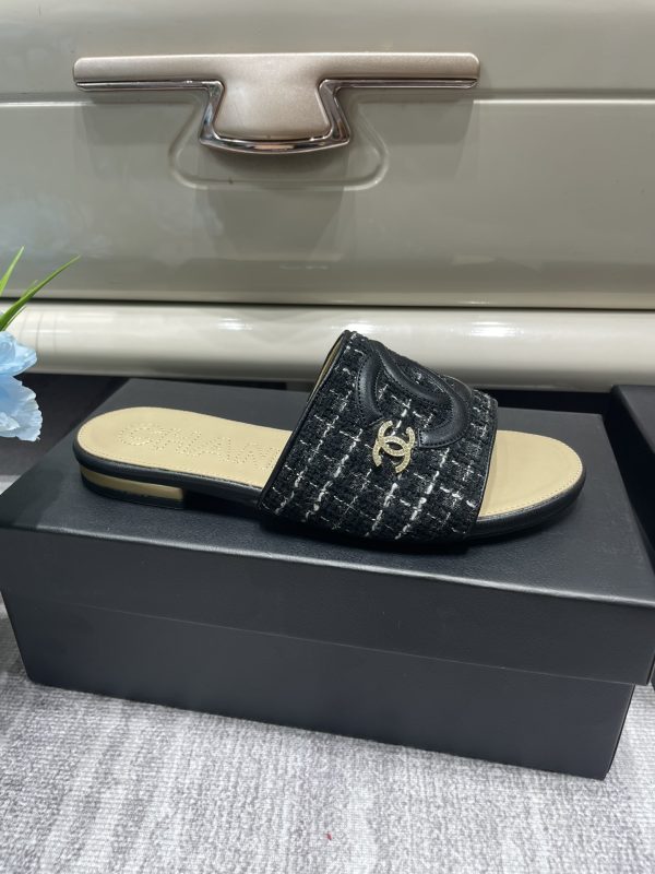 Chanel slipper