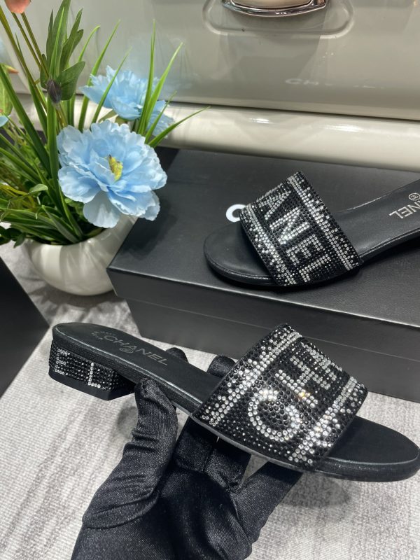 Chanel slipper