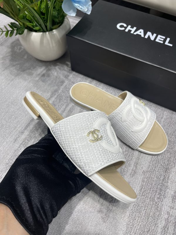 Chanel slipper