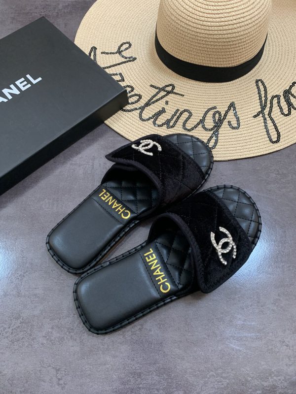 Chanel slipper