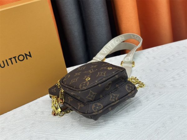 LOUIS VUITTON Utility crossbody shoulder bag M8074