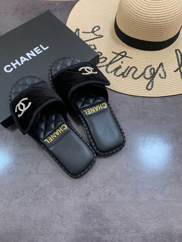 Chanel slipper