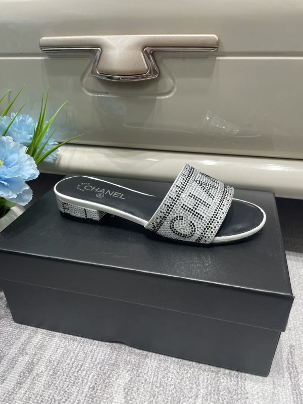 Chanel slipper