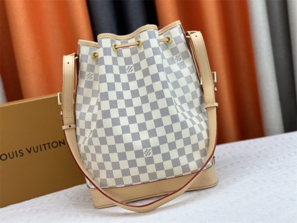 Louis Vuitton Grand Sac Noe Monogram Canvas