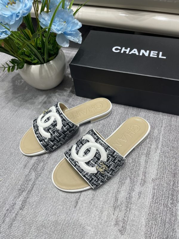 Chanel slipper