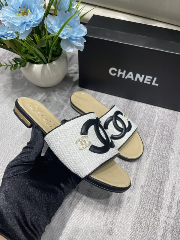 Chanel slipper