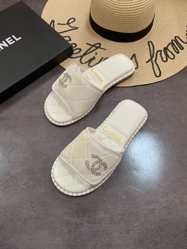 Chanel slipper