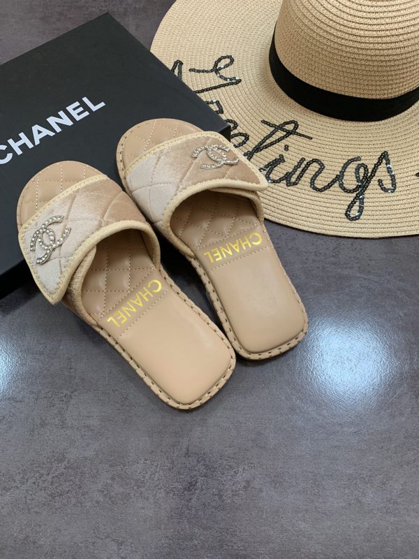 Chanel slipper