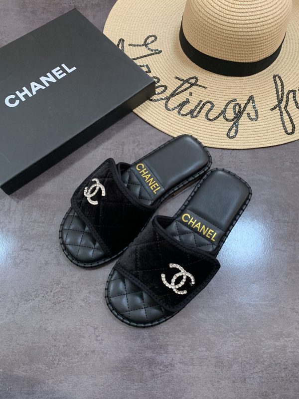 Chanel slipper