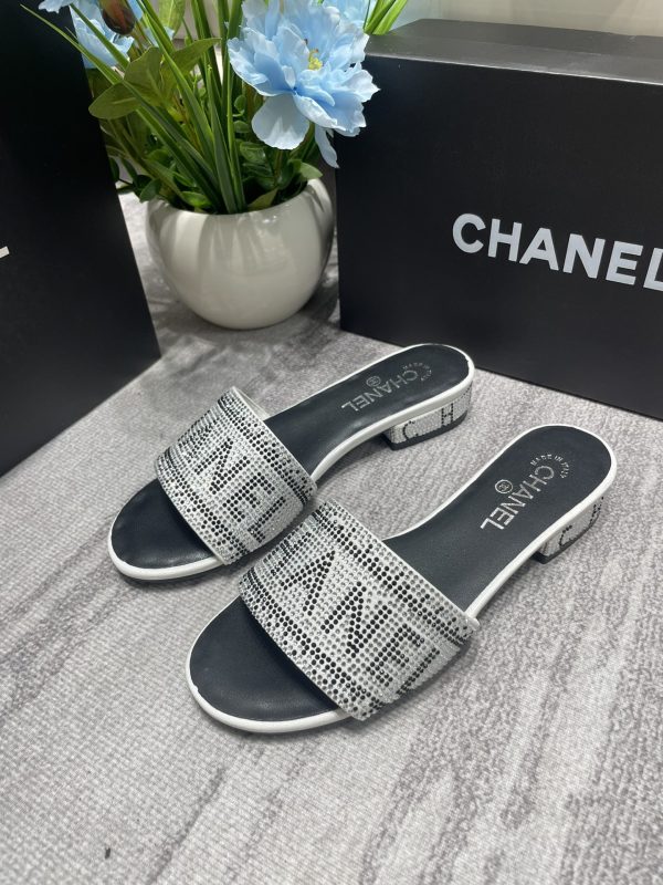 Chanel slipper