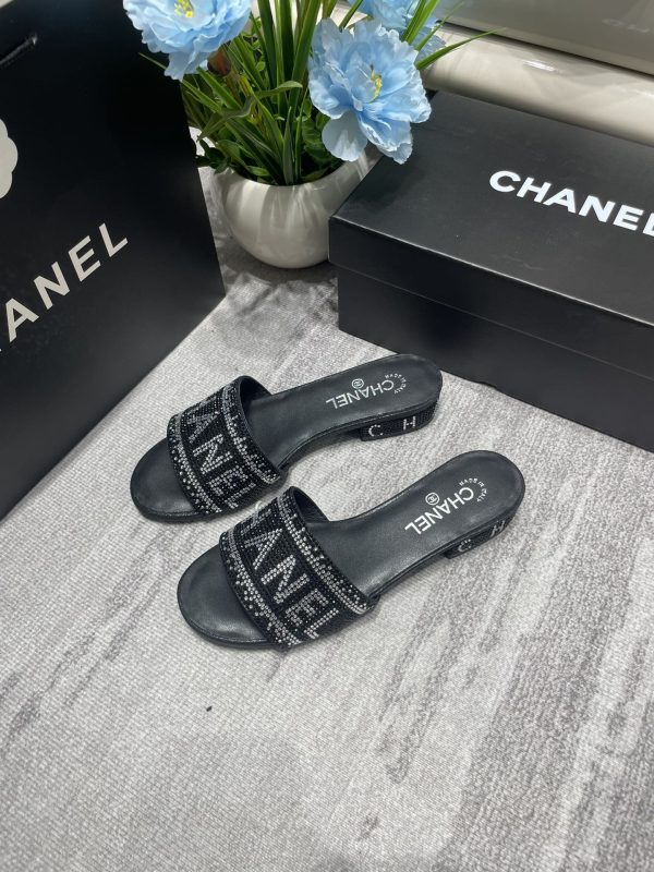 Chanel slipper