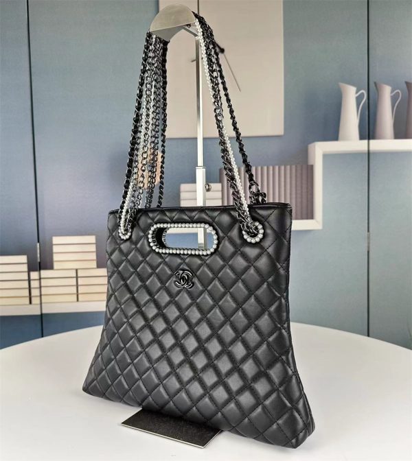 CHANEL TOTE BAG LEATHER