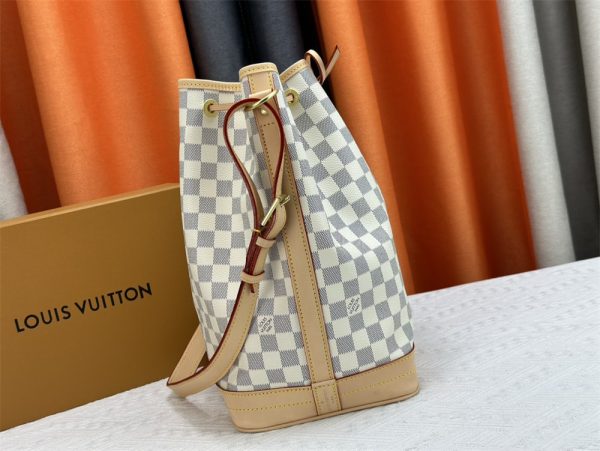 Louis Vuitton Grand Sac Noe Monogram Canvas