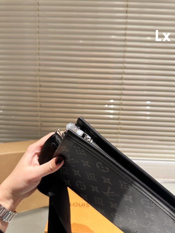 LOUIS VUITTON Monogram Eclipse Gaston Wearable Wallet