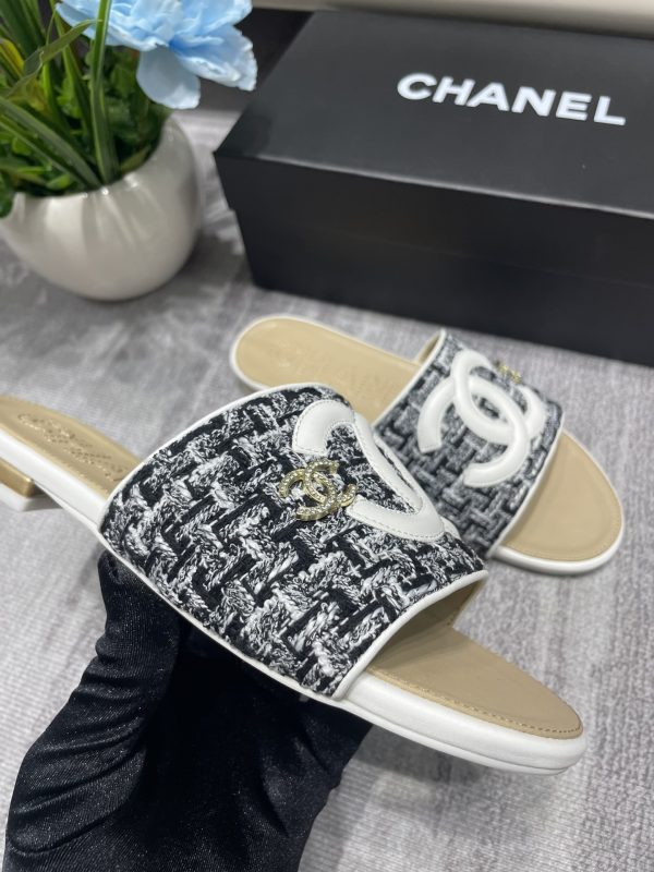 Chanel slipper