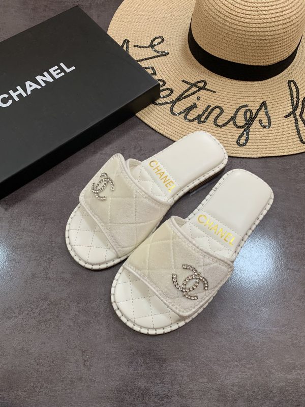 Chanel slipper