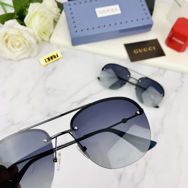 Gucci Navigator Frame Sunglasses