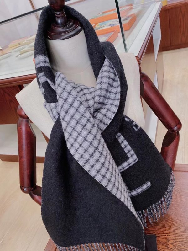 Luxury Edition Fendi Scarf 010