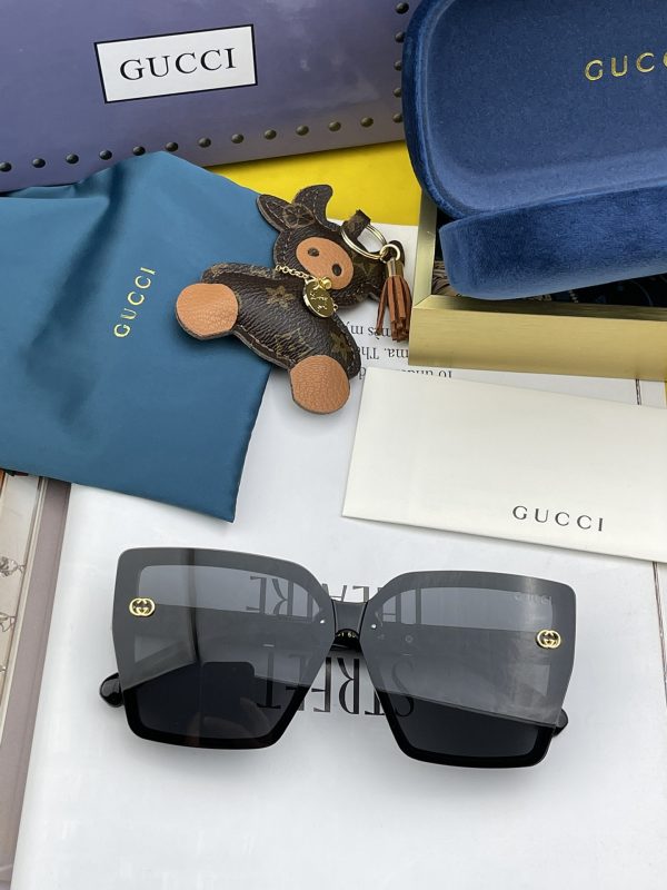 Gucci Cat Eye Frame Sunglasses