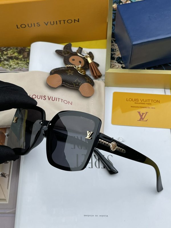 Louis Vuitton Link PM Square Sunglasses