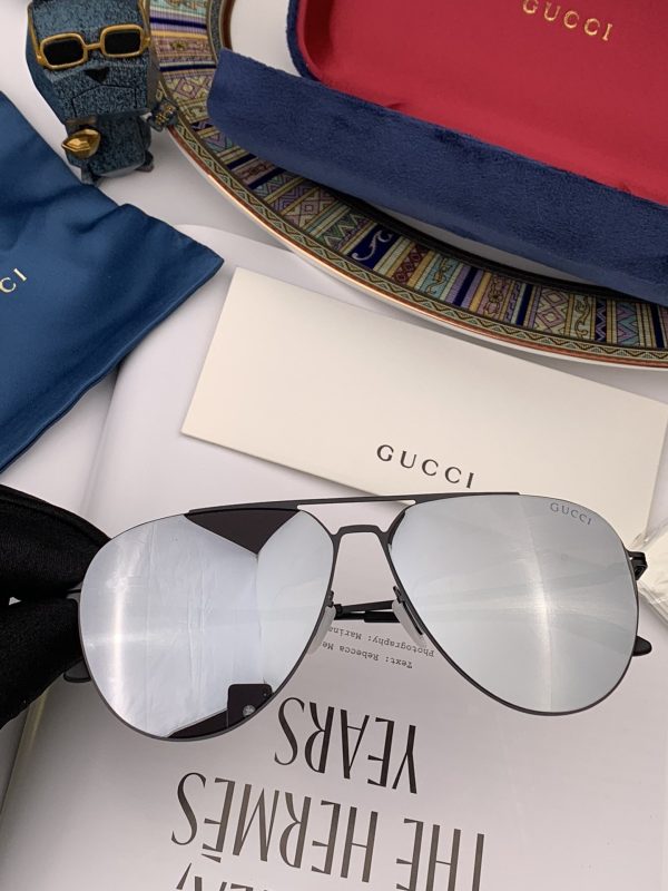 Gucci Navigator Frame Sunglasses