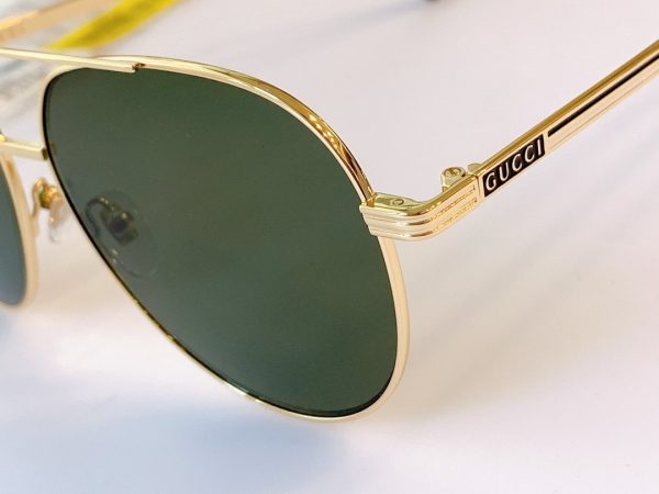 Gucci Navigator Frame Sunglasses