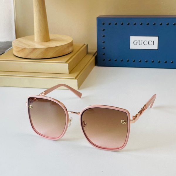 Gucci Navigator Frame Sunglasses