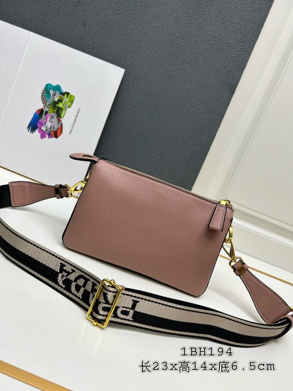 Leather shoulder bag