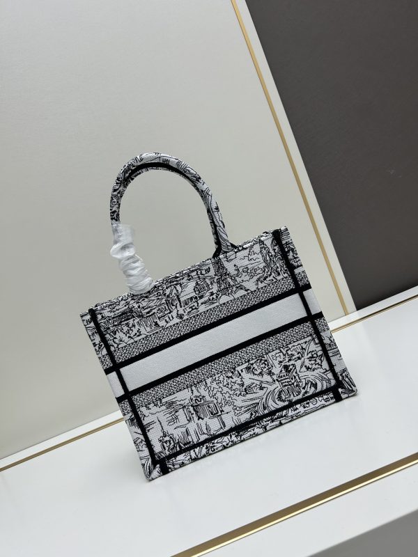 Medium Dioriviera Dior Book Tote