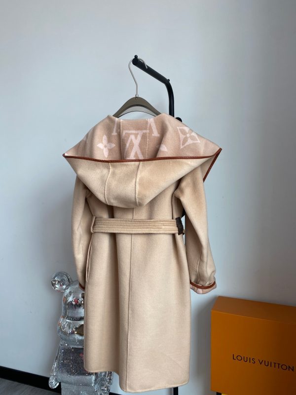 Women LV Wrap Coat 017