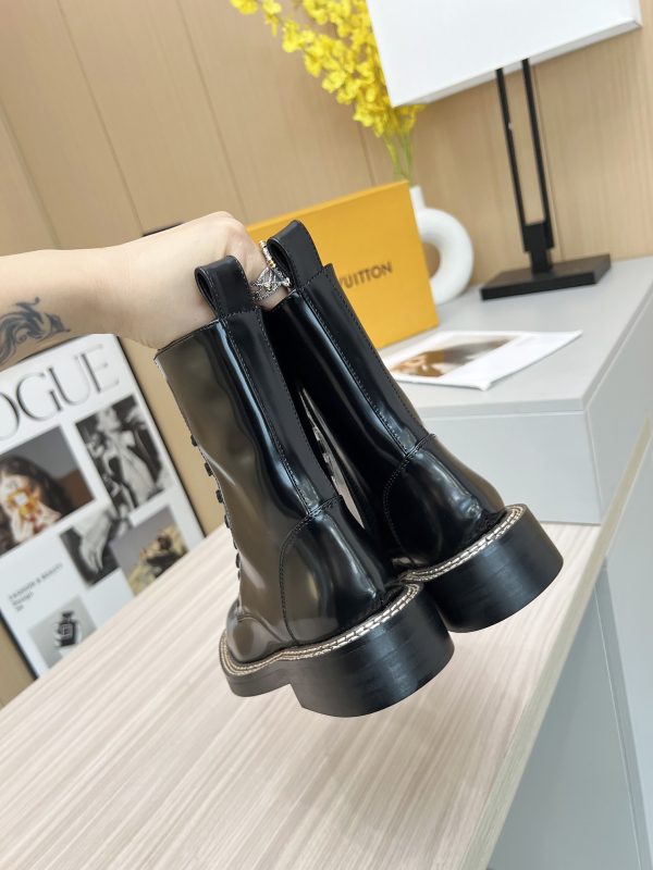 LV WOMEN’S BOOTS