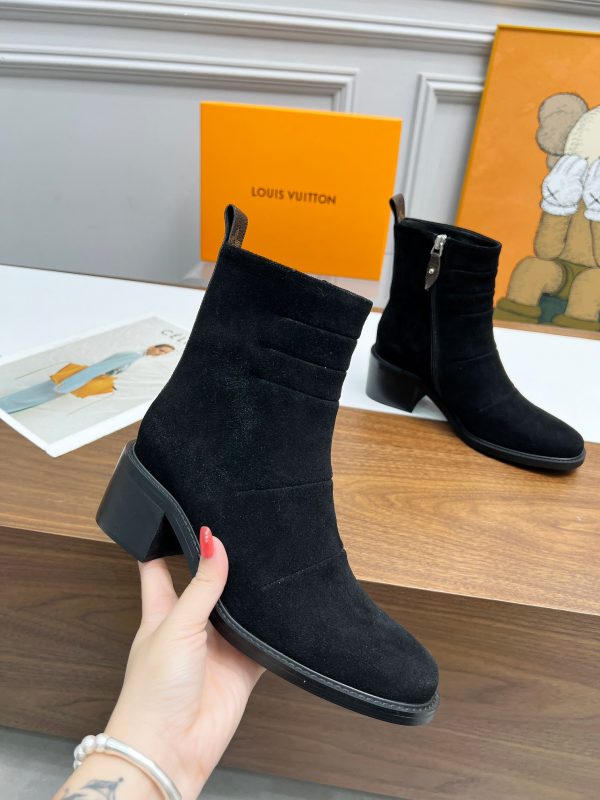 LV WOMEN’S BOOTS