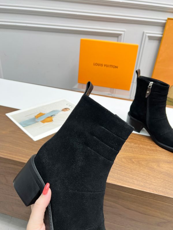 LV WOMEN’S BOOTS