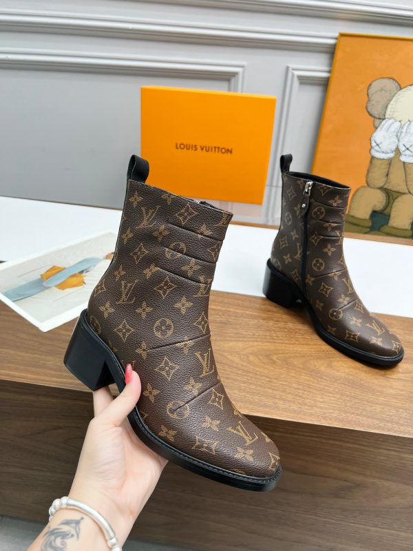 LV WOMEN’S BOOTS