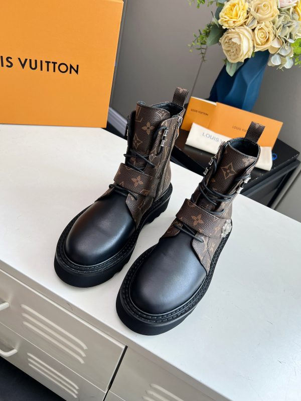 LV WOMEN’S BOOTS