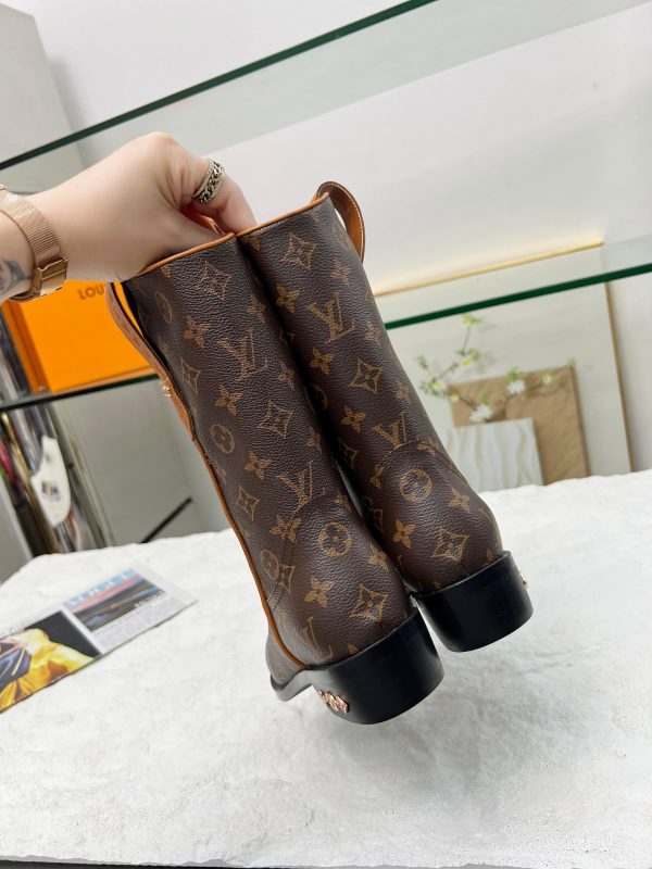 LV WOMEN’S BOOTS