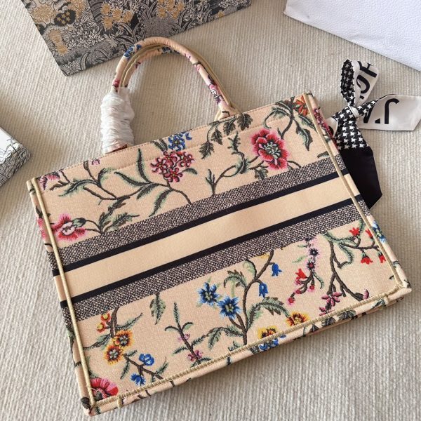 DIOR MEDIUM DIOR BOOK TOTE NATURAL MULTICOLOR RAFFIA EMBROIDERED WITH DIOR PETITES FLEURS 35CM M1296ZEBB M925