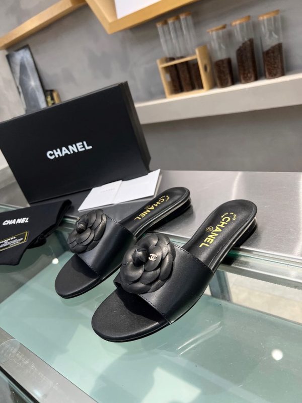 CHANEL MULES LAMBSKIN WITH CAMELLIA IN BLACK G45499 X01000 94305